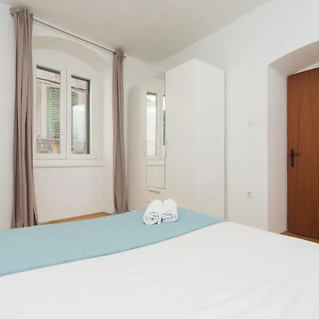 Boutique Room Kaja Walk To Old Town & Riva *