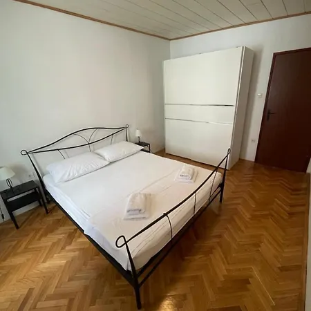 Boutique Room Kaja Walk To Old Town & Riva 게스트하우스 *